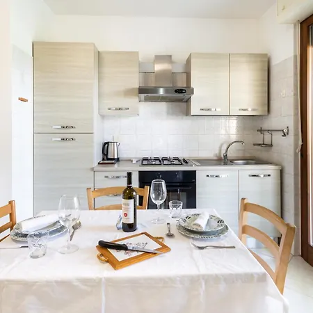 Bilocale Con Spazioso Terrazzo Apartament